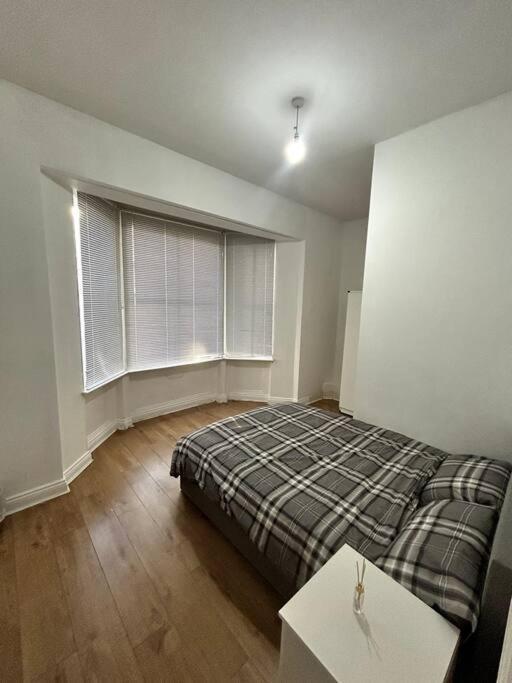 Leicester Spacious Flat With Free Parking Exterior photo