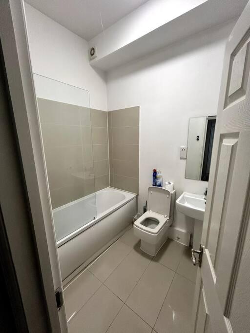 Leicester Spacious Flat With Free Parking Exterior photo